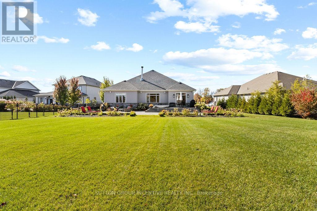 327 Sunnybrae Avenue, Innisfil, Ontario  L9S 0K9 - Photo 8 - N12439069