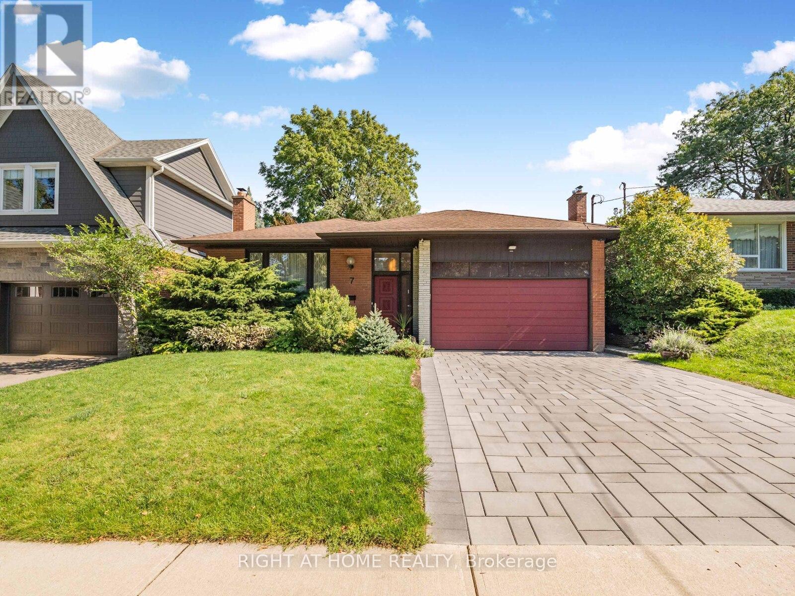 7 Bloorlea Crescent, Toronto, Ontario  M9B 1P2 - Photo 1 - W12439074