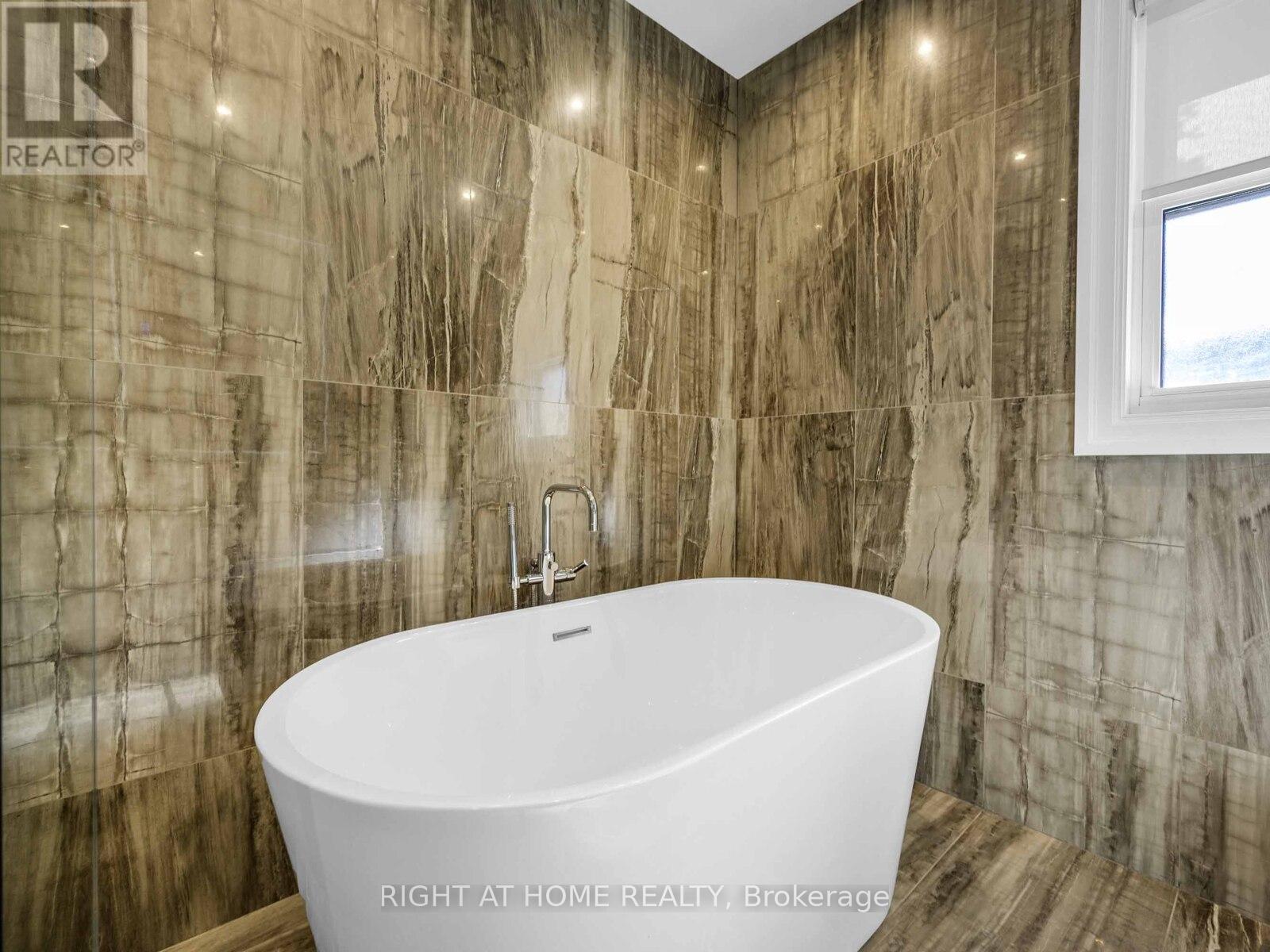 7 Bloorlea Crescent, Toronto, Ontario  M9B 1P2 - Photo 17 - W12439074