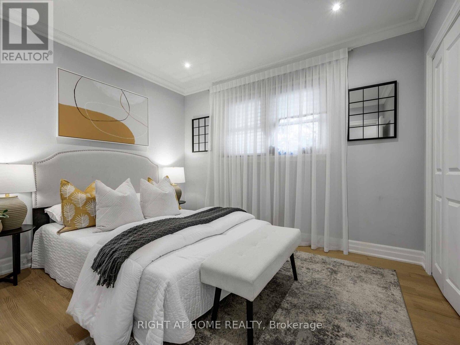 7 Bloorlea Crescent, Toronto, Ontario  M9B 1P2 - Photo 18 - W12439074
