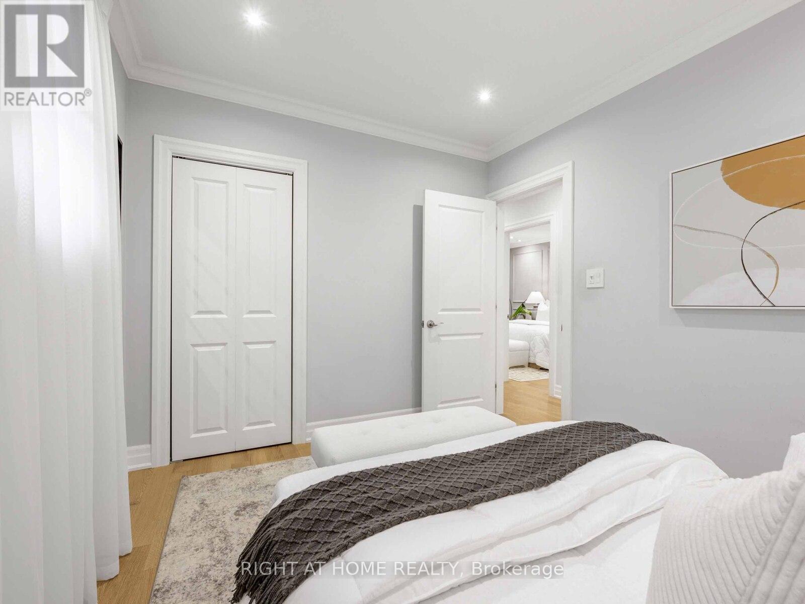 7 Bloorlea Crescent, Toronto, Ontario  M9B 1P2 - Photo 20 - W12439074