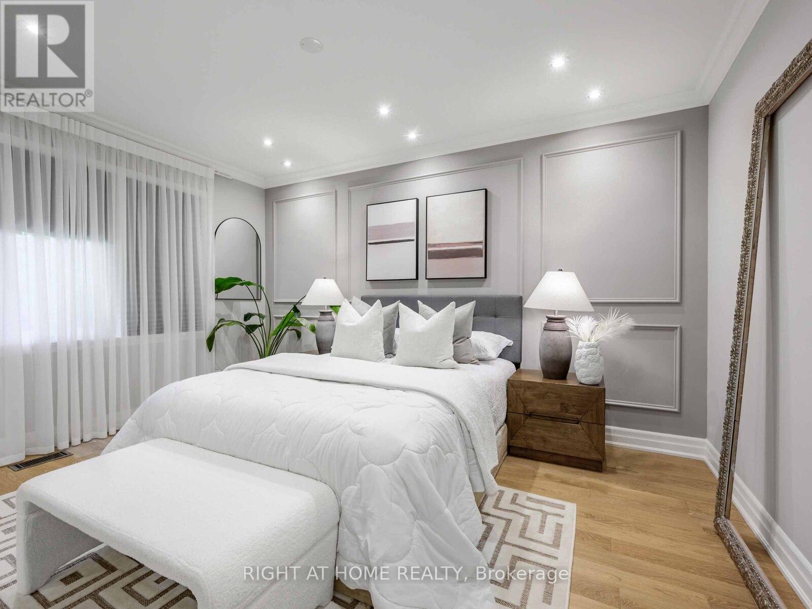 7 Bloorlea Crescent, Toronto, Ontario  M9B 1P2 - Photo 21 - W12439074