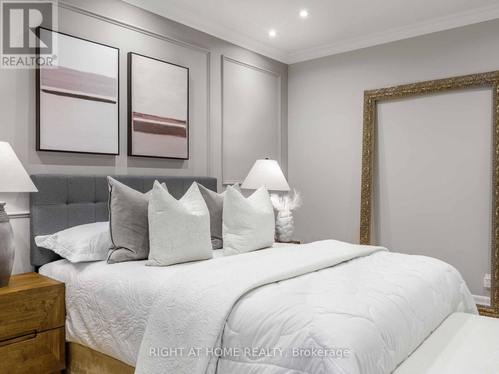 7 Bloorlea Crescent, Toronto, Ontario  M9B 1P2 - Photo 22 - W12439074