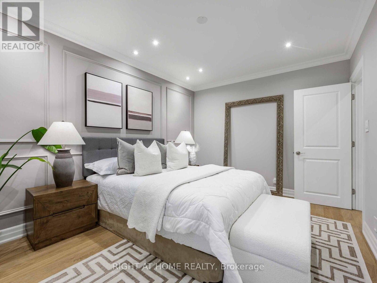 7 Bloorlea Crescent, Toronto, Ontario  M9B 1P2 - Photo 23 - W12439074