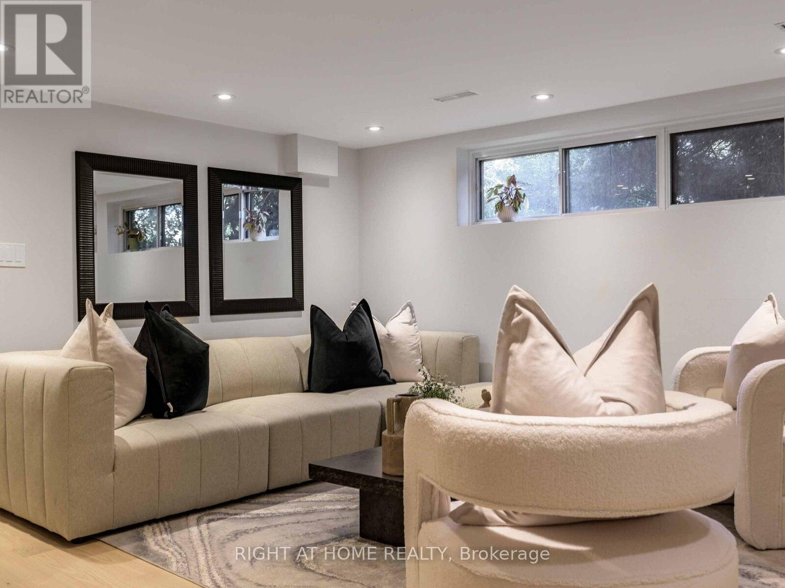 7 Bloorlea Crescent, Toronto, Ontario  M9B 1P2 - Photo 29 - W12439074