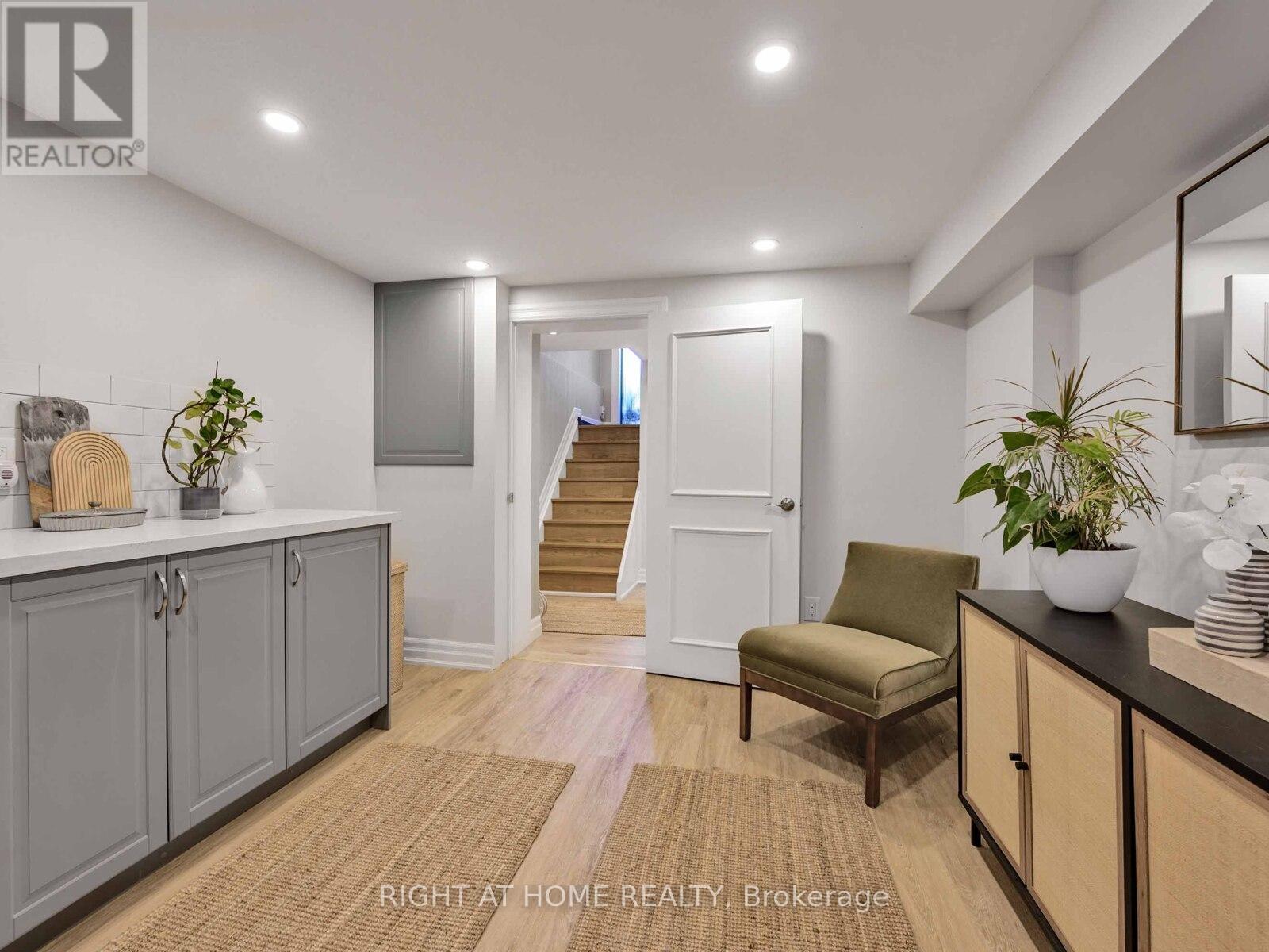 7 Bloorlea Crescent, Toronto, Ontario  M9B 1P2 - Photo 32 - W12439074