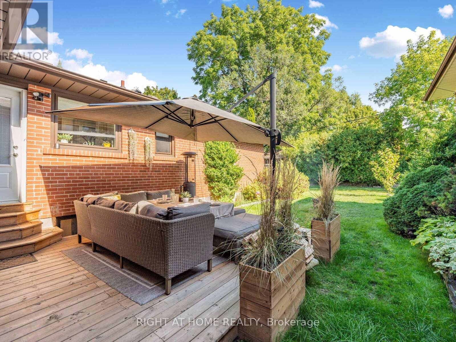 7 Bloorlea Crescent, Toronto, Ontario  M9B 1P2 - Photo 38 - W12439074