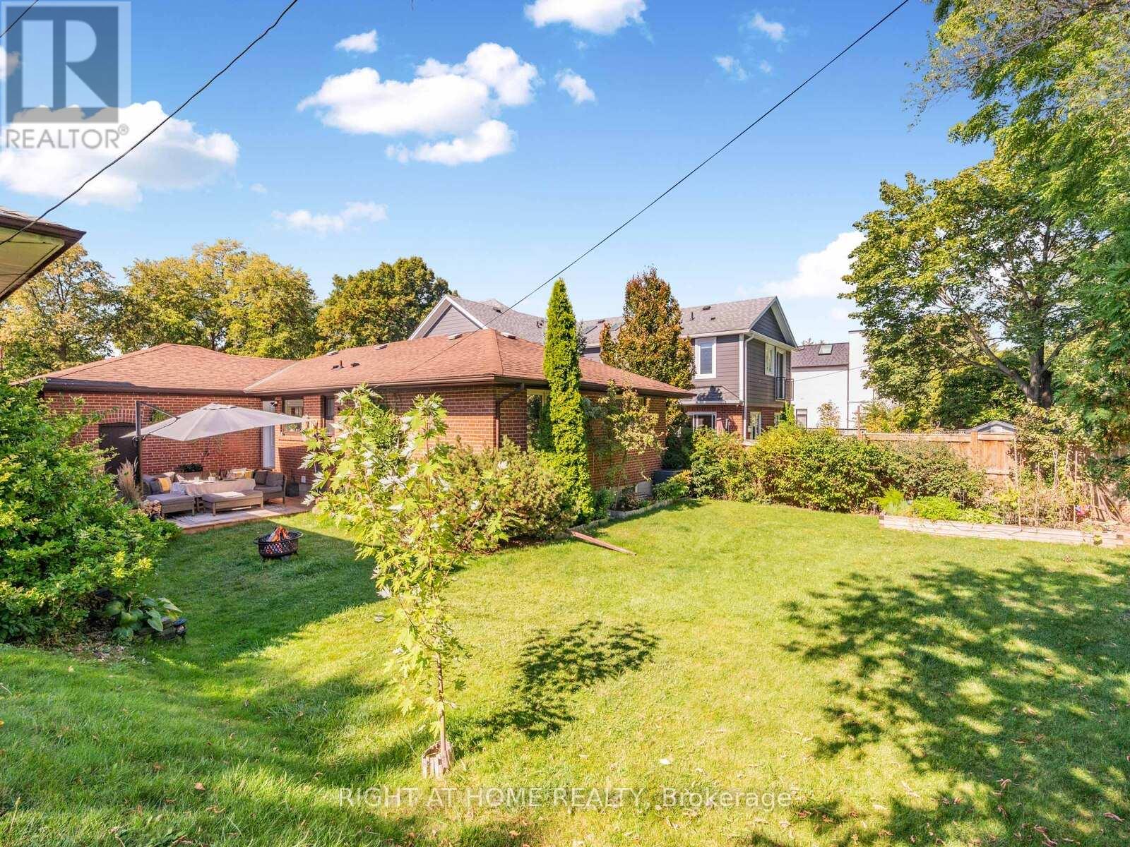7 Bloorlea Crescent, Toronto, Ontario  M9B 1P2 - Photo 40 - W12439074