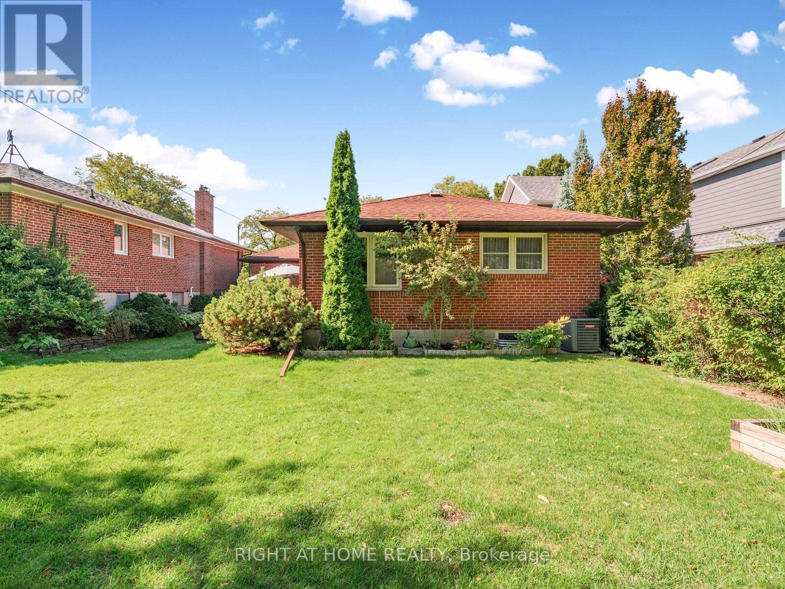 7 Bloorlea Crescent, Toronto, Ontario  M9B 1P2 - Photo 41 - W12439074