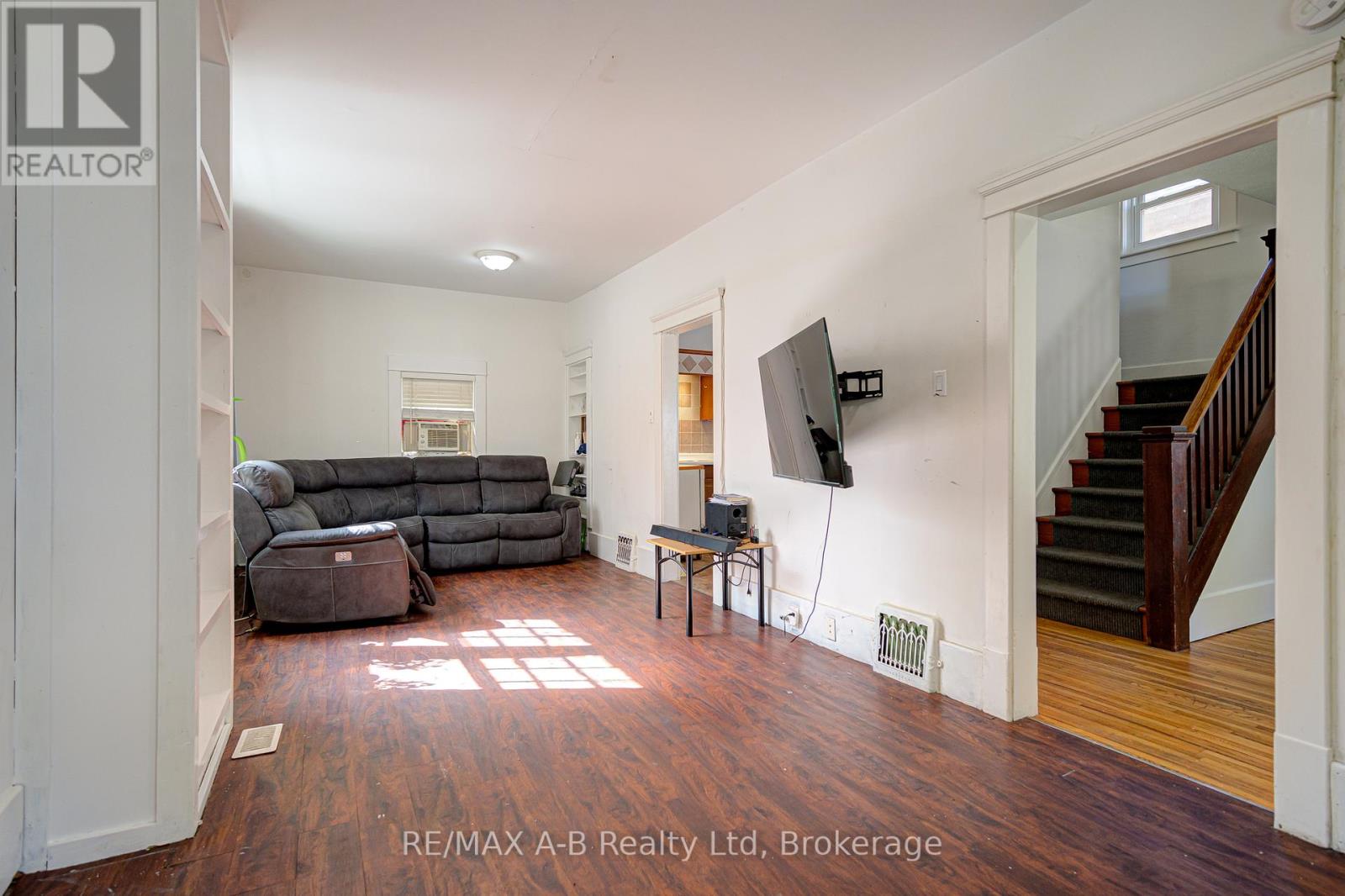 512 Downie Street, Stratford, Ontario  N5A 1Y2 - Photo 11 - X12439114