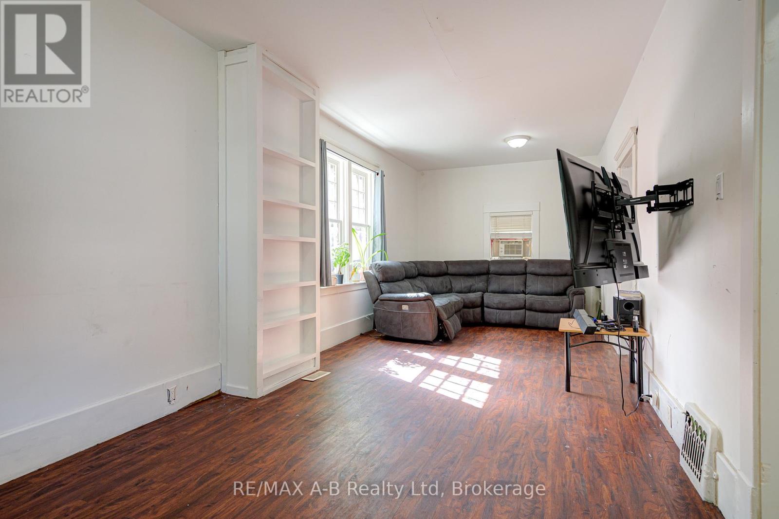512 Downie Street, Stratford, Ontario  N5A 1Y2 - Photo 12 - X12439114