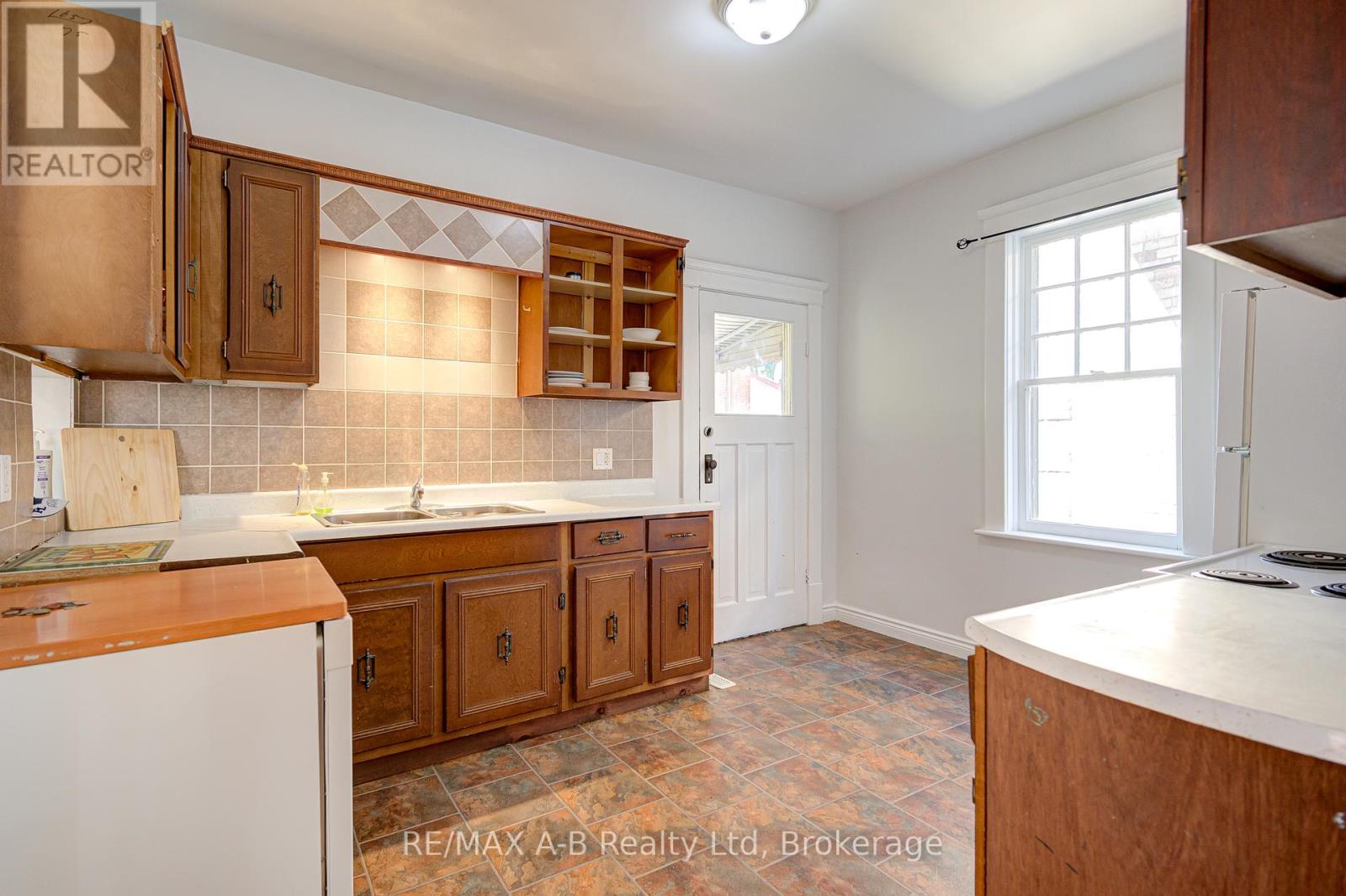 512 Downie Street, Stratford, Ontario  N5A 1Y2 - Photo 15 - X12439114