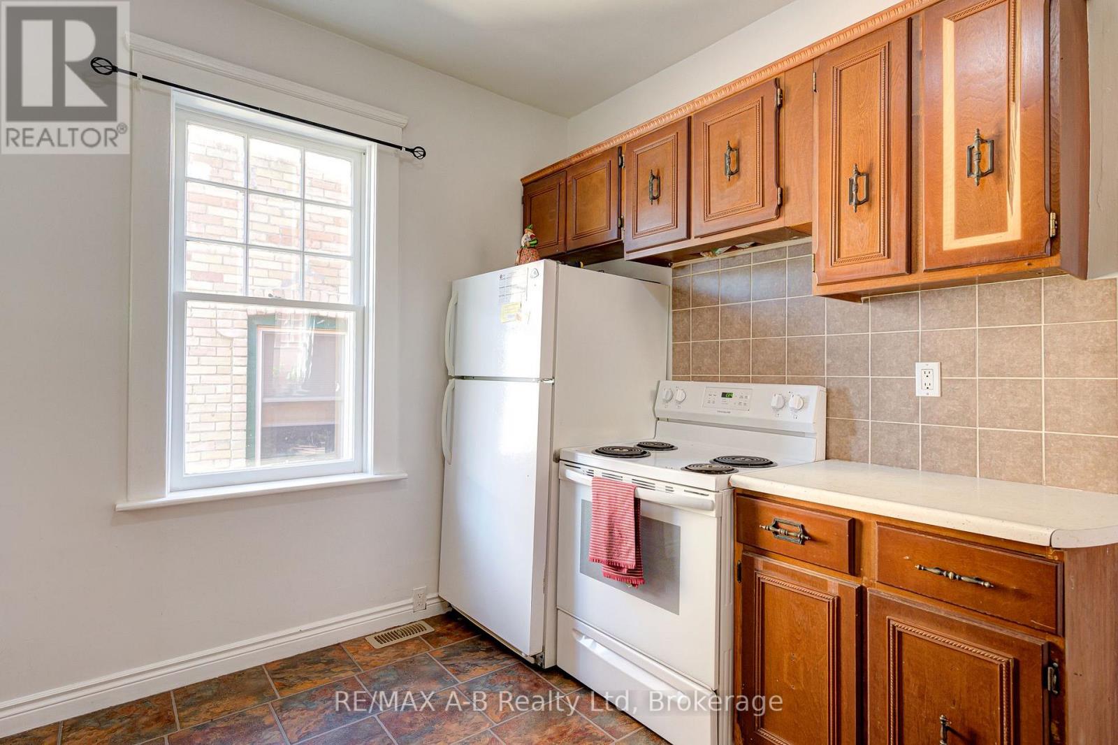 512 Downie Street, Stratford, Ontario  N5A 1Y2 - Photo 18 - X12439114