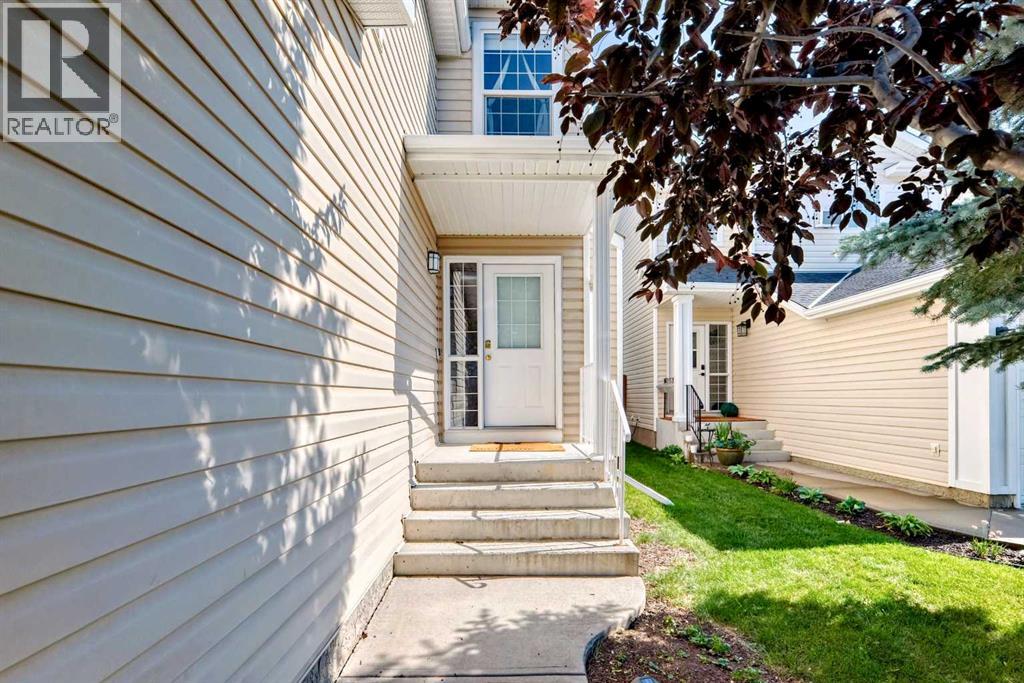 26 Royal Elm Drive Nw, Calgary, Alberta  T3G 5P7 - Photo 3 - A2249897