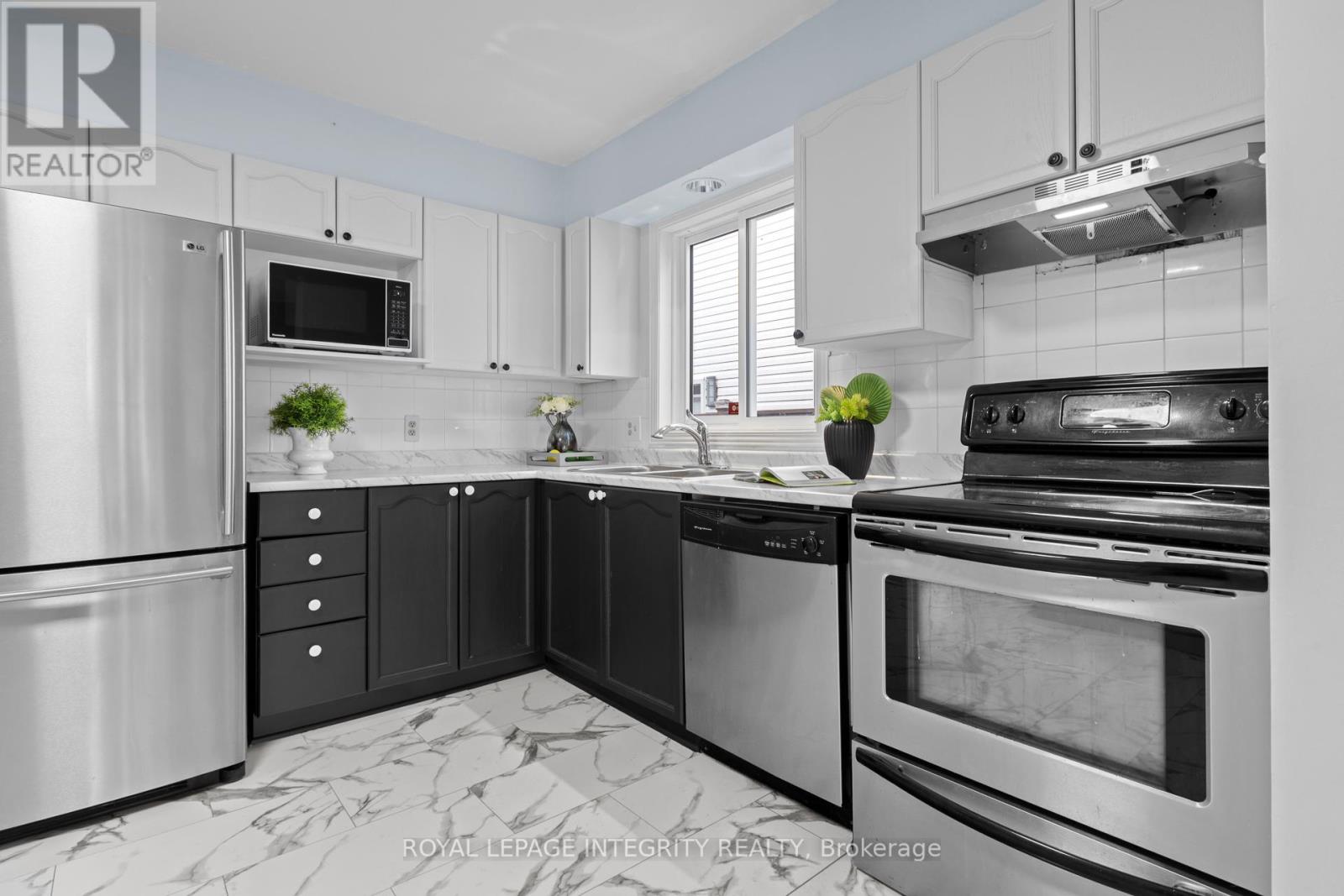 11 Royal Field Crescent, Ottawa, Ontario  K2J 4G1 - Photo 10 - X12439081