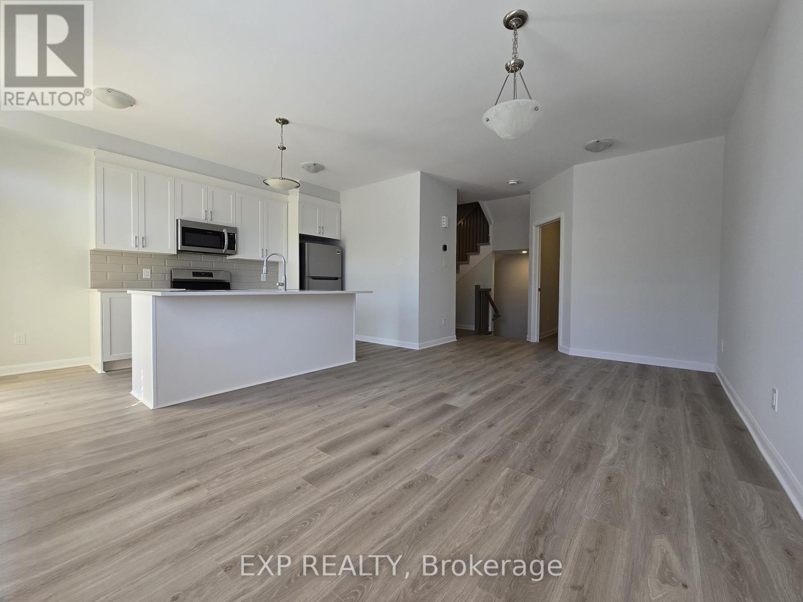 306 Clearpath Private, Ottawa, Ontario  K2T 0R8 - Photo 6 - X12439082