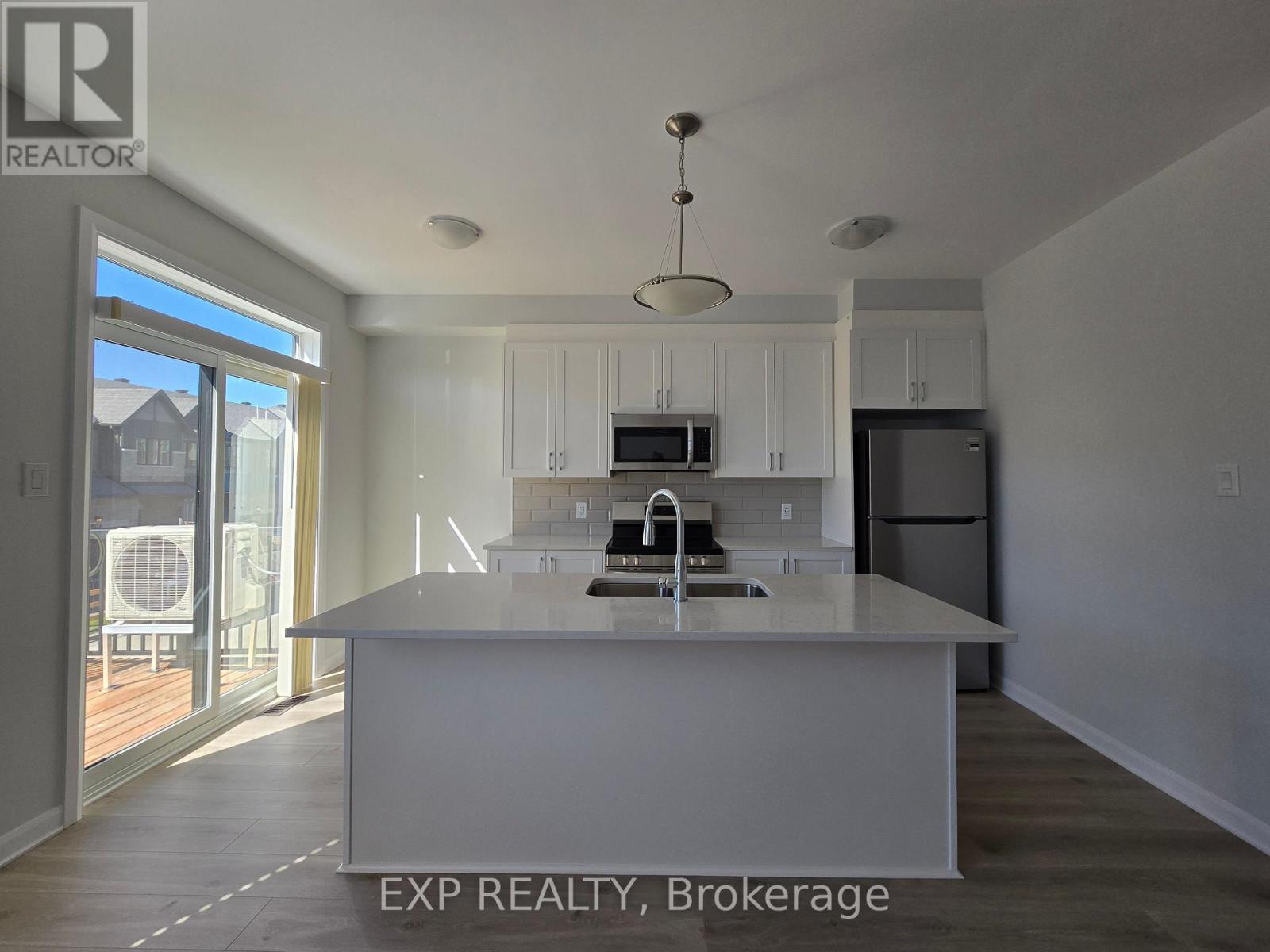 306 Clearpath Private, Ottawa, Ontario  K2T 0R8 - Photo 8 - X12439082