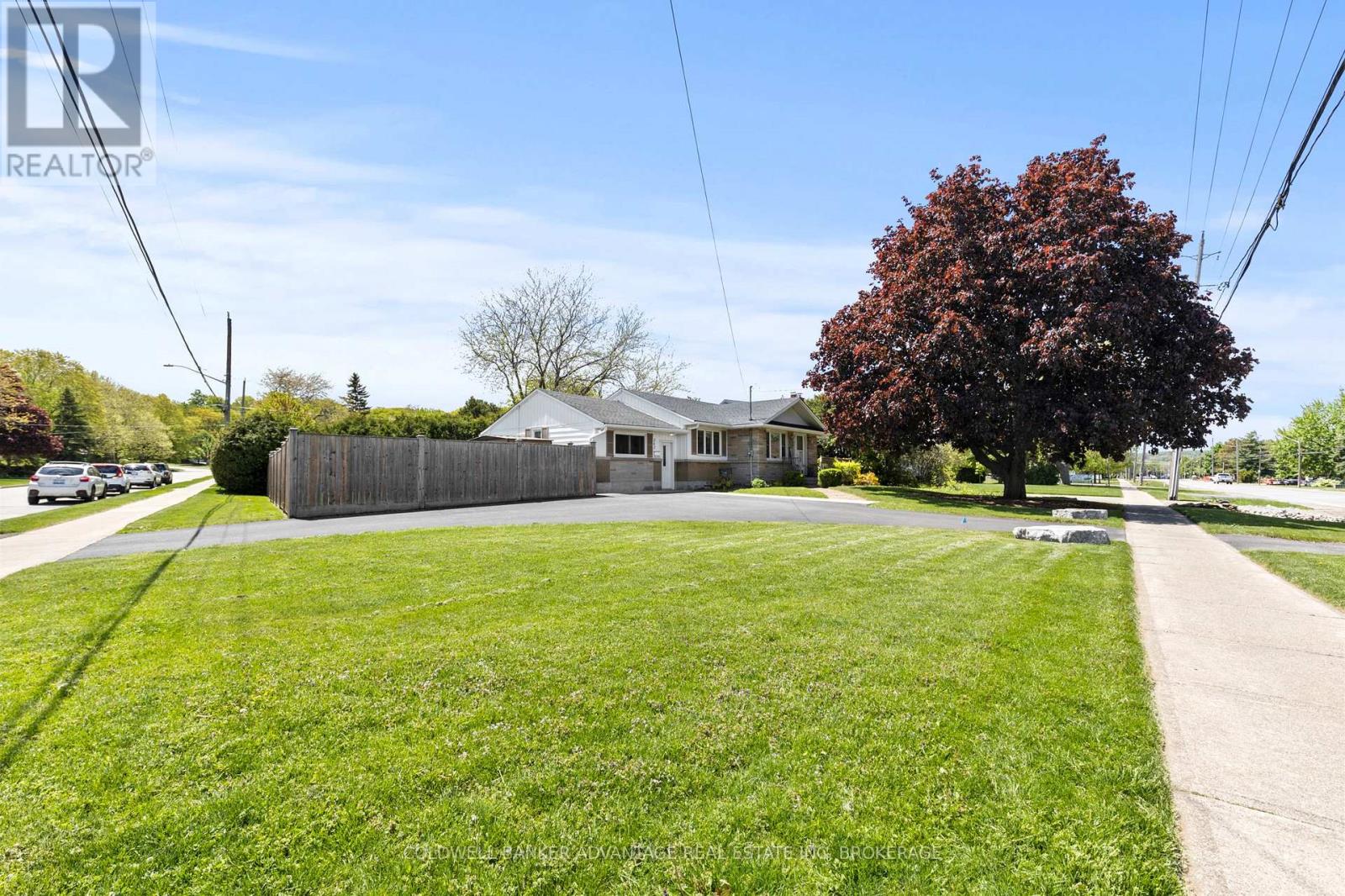 302 Main Street E, Grimsby (Grimsby East), Ontario  L3M 1P8 - Photo 4 - X12439096