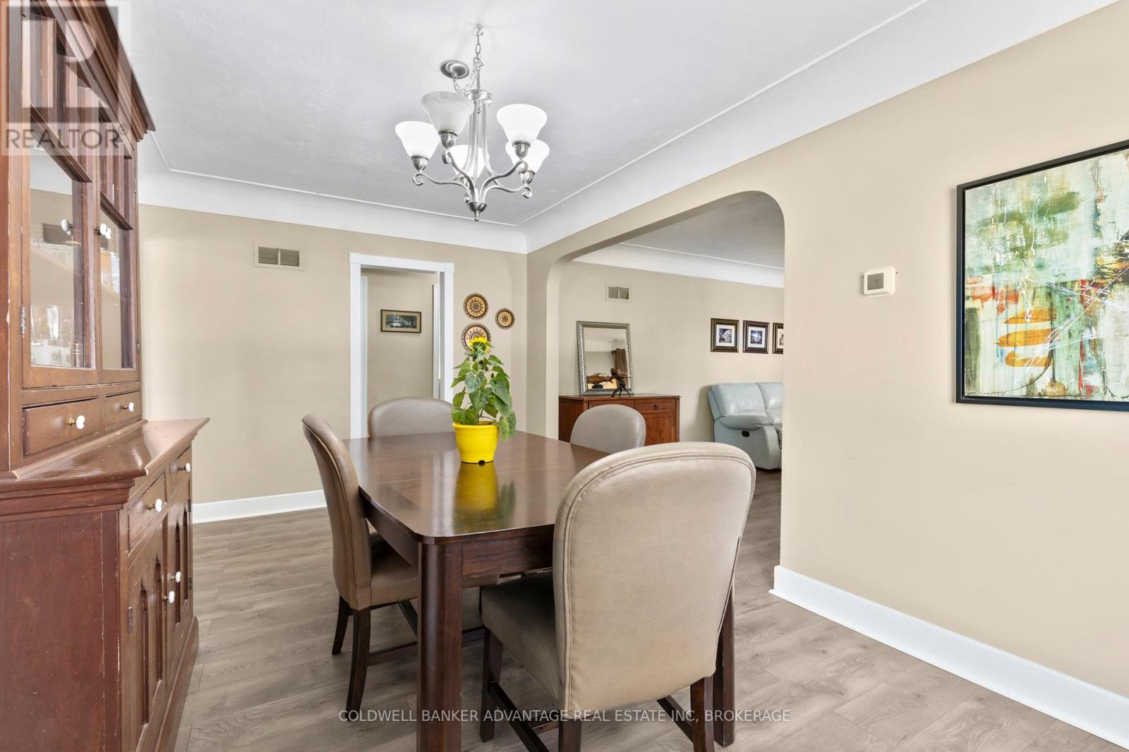 302 Main Street E, Grimsby (Grimsby East), Ontario  L3M 1P8 - Photo 8 - X12439096