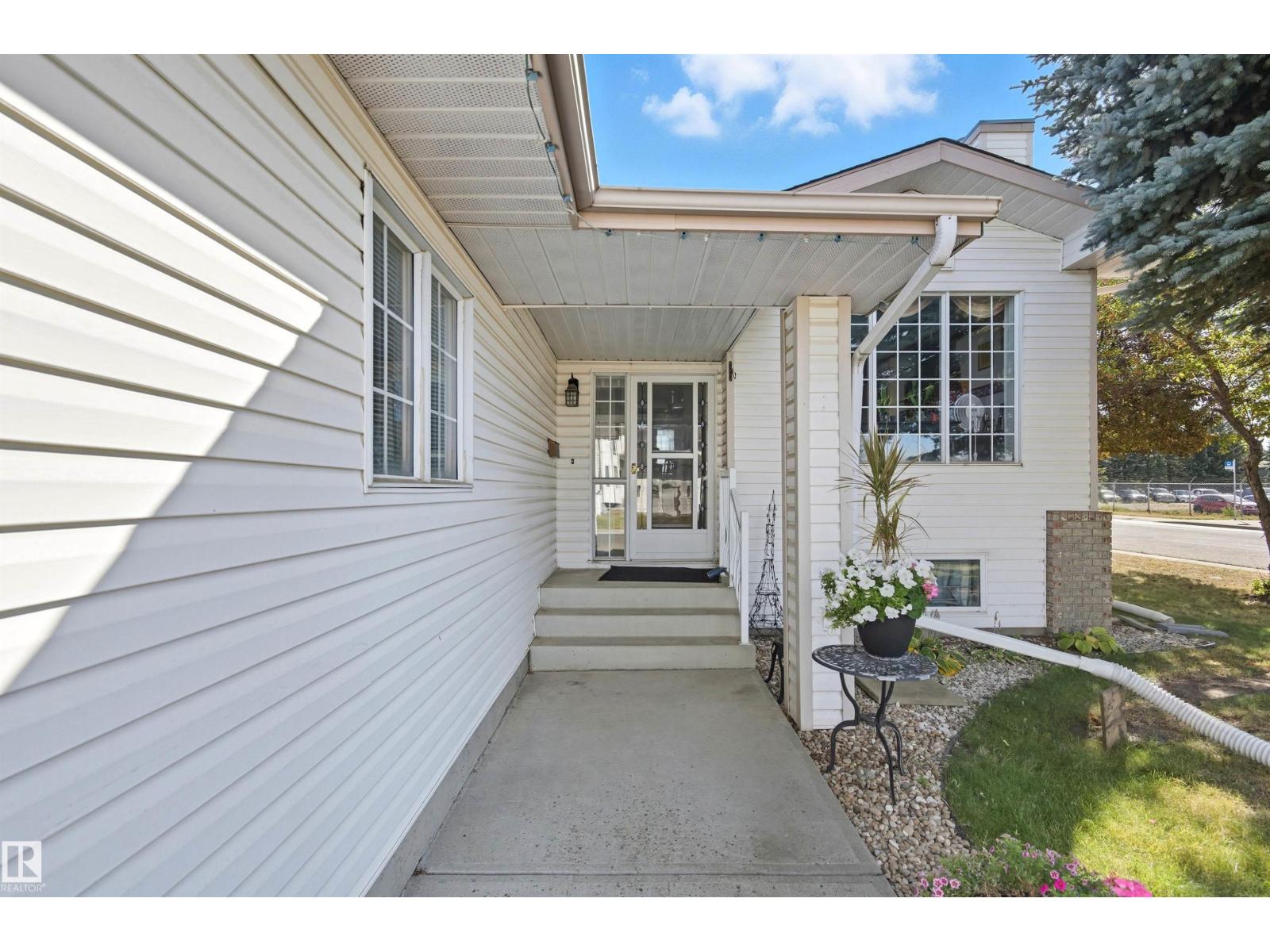 6315 162 Av Nw, Edmonton, Alberta  T5Y 2R1 - Photo 3 - E4460354