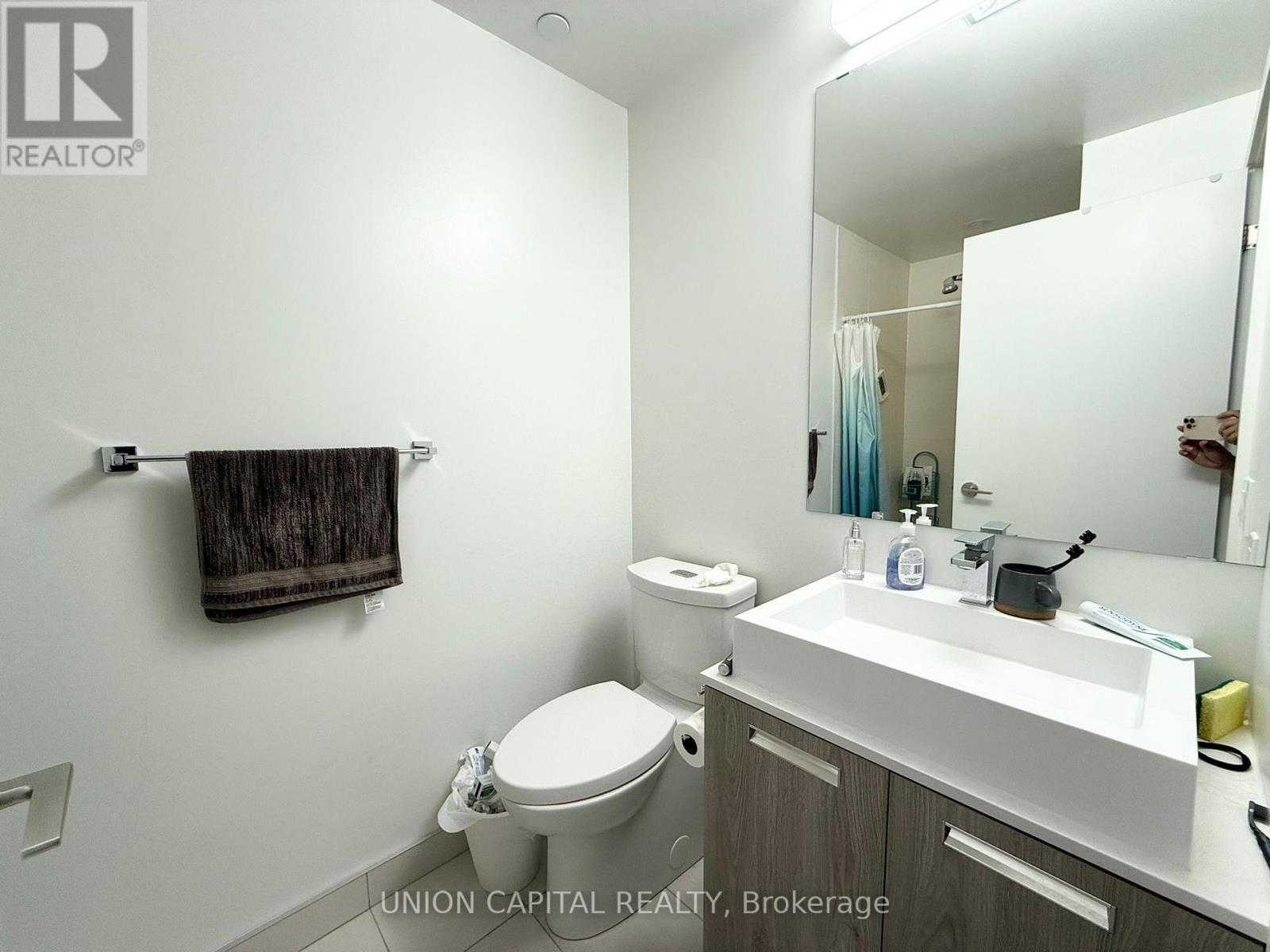 1810 - 2a Church Street, Toronto, Ontario  M5E 0E1 - Photo 13 - C12439083