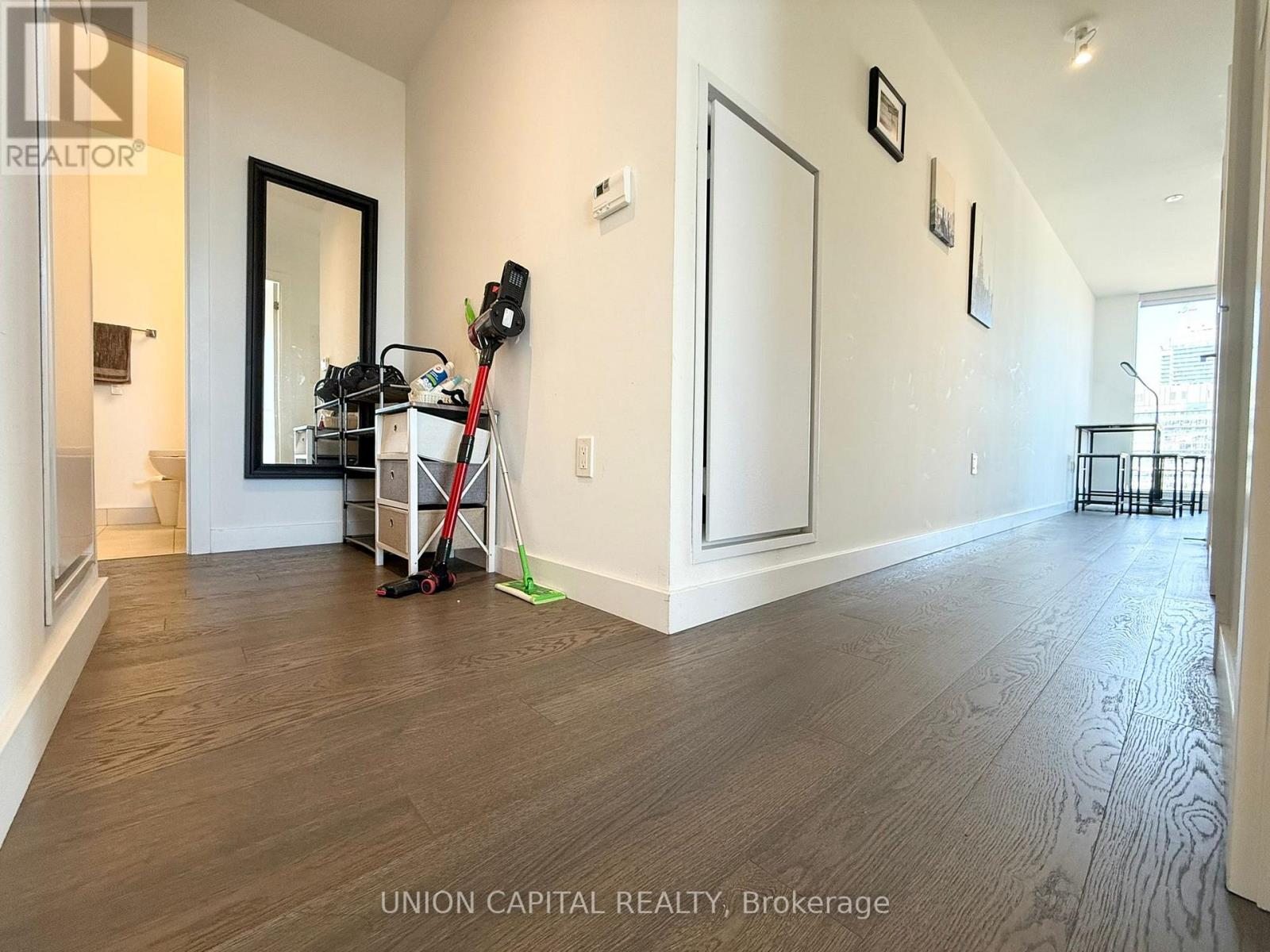 1810 - 2a Church Street, Toronto, Ontario  M5E 0E1 - Photo 6 - C12439083