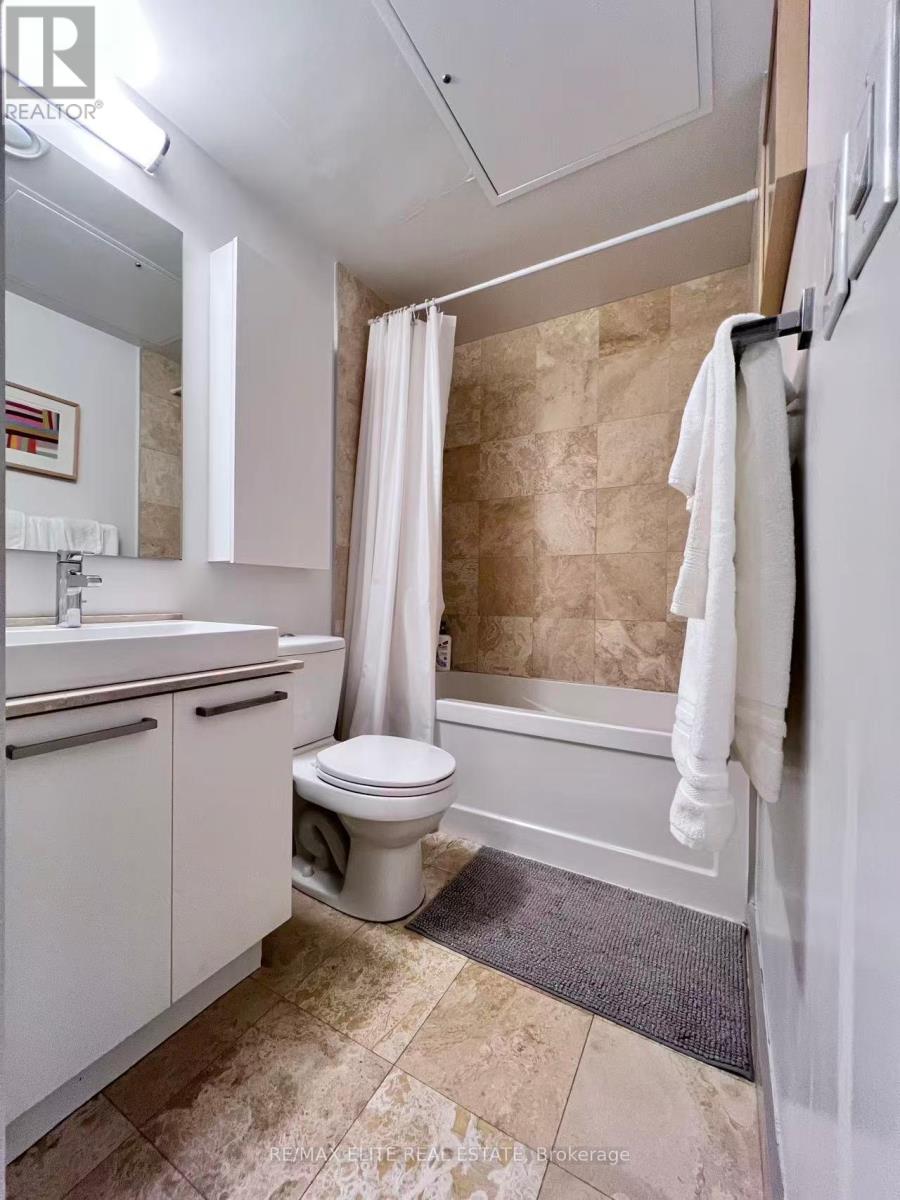 2108 - 12 York Street, Toronto, Ontario  M5J 0A9 - Photo 9 - C12432274