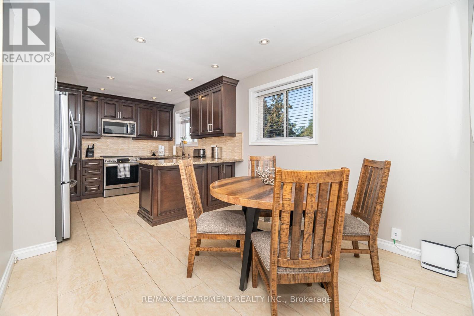 154 Rainbow Drive, Vaughan, Ontario  L4L 2K7 - Photo 11 - N12439087