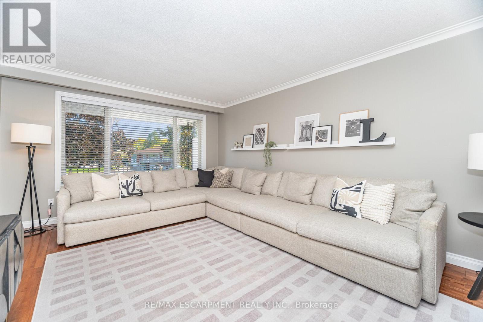 154 Rainbow Drive, Vaughan, Ontario  L4L 2K7 - Photo 5 - N12439087