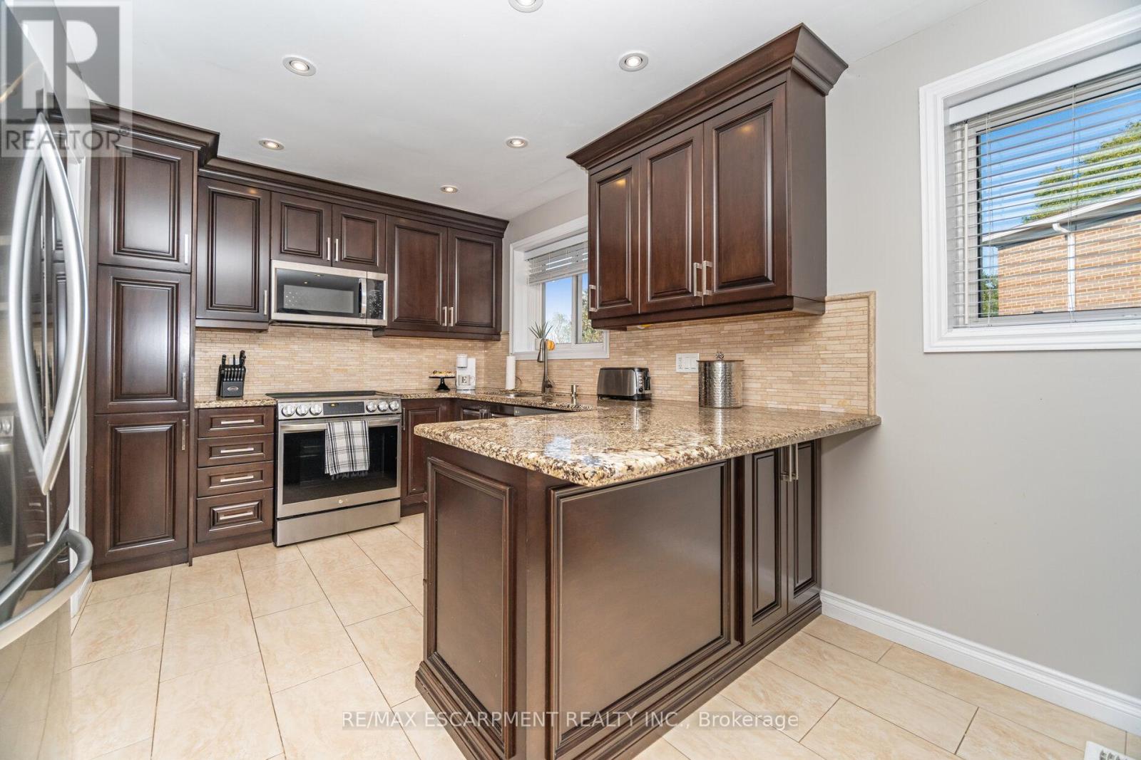 154 Rainbow Drive, Vaughan, Ontario  L4L 2K7 - Photo 8 - N12439087