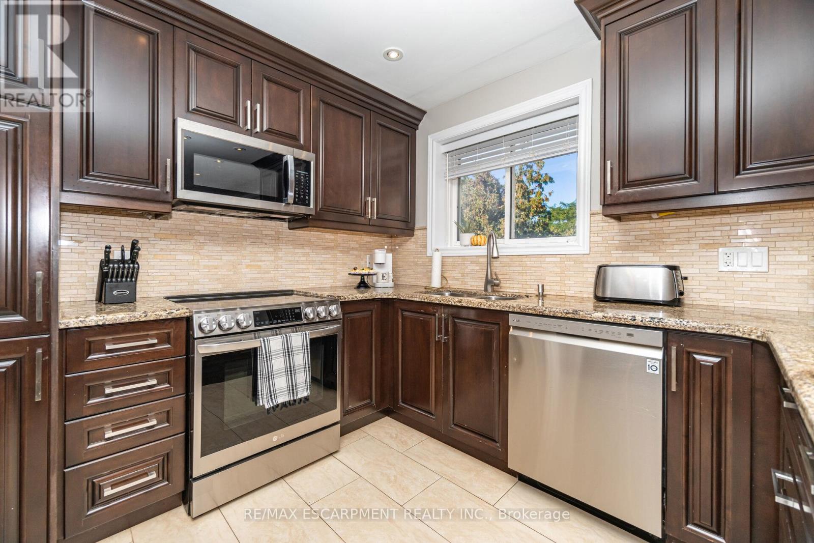 154 Rainbow Drive, Vaughan, Ontario  L4L 2K7 - Photo 9 - N12439087