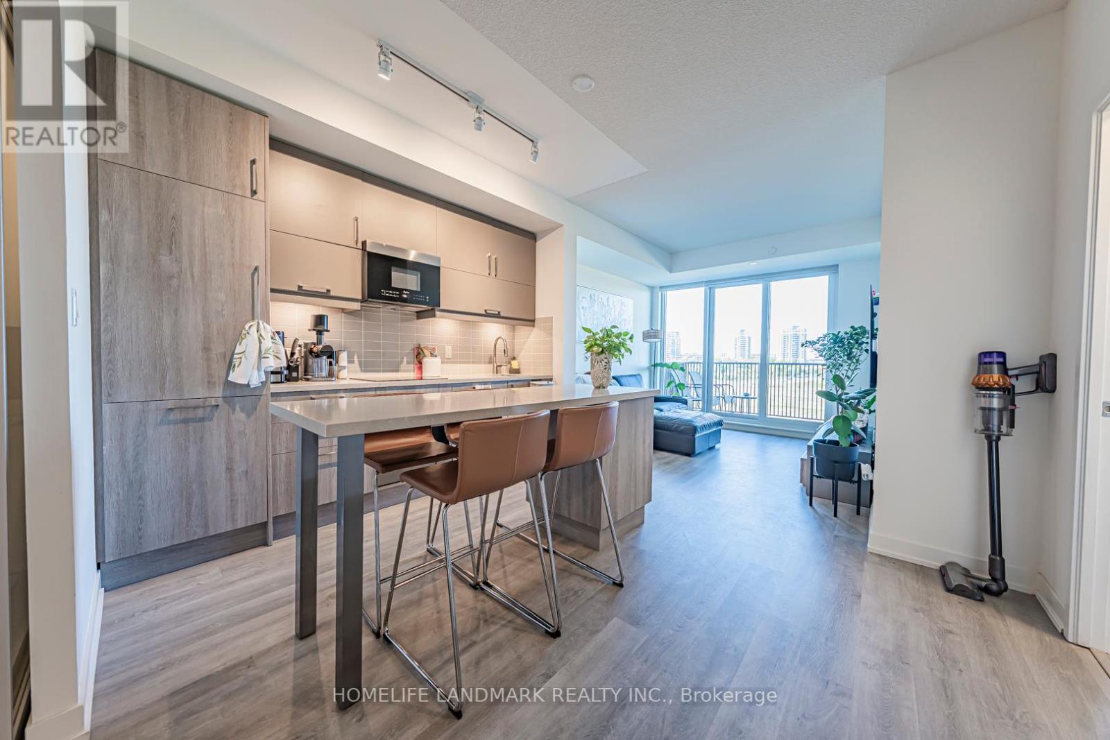 C410 - 38 Simcoe Promenade, Markham, Ontario  L6G 1B3 - Photo 10 - N12439097
