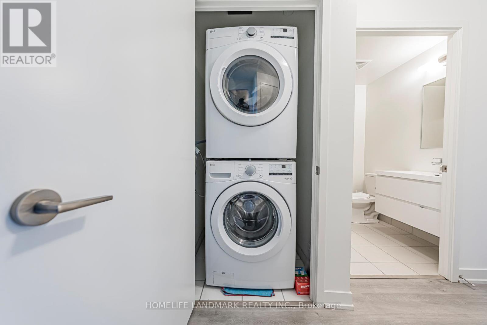 C410 - 38 Simcoe Promenade, Markham, Ontario  L6G 1B3 - Photo 12 - N12439097