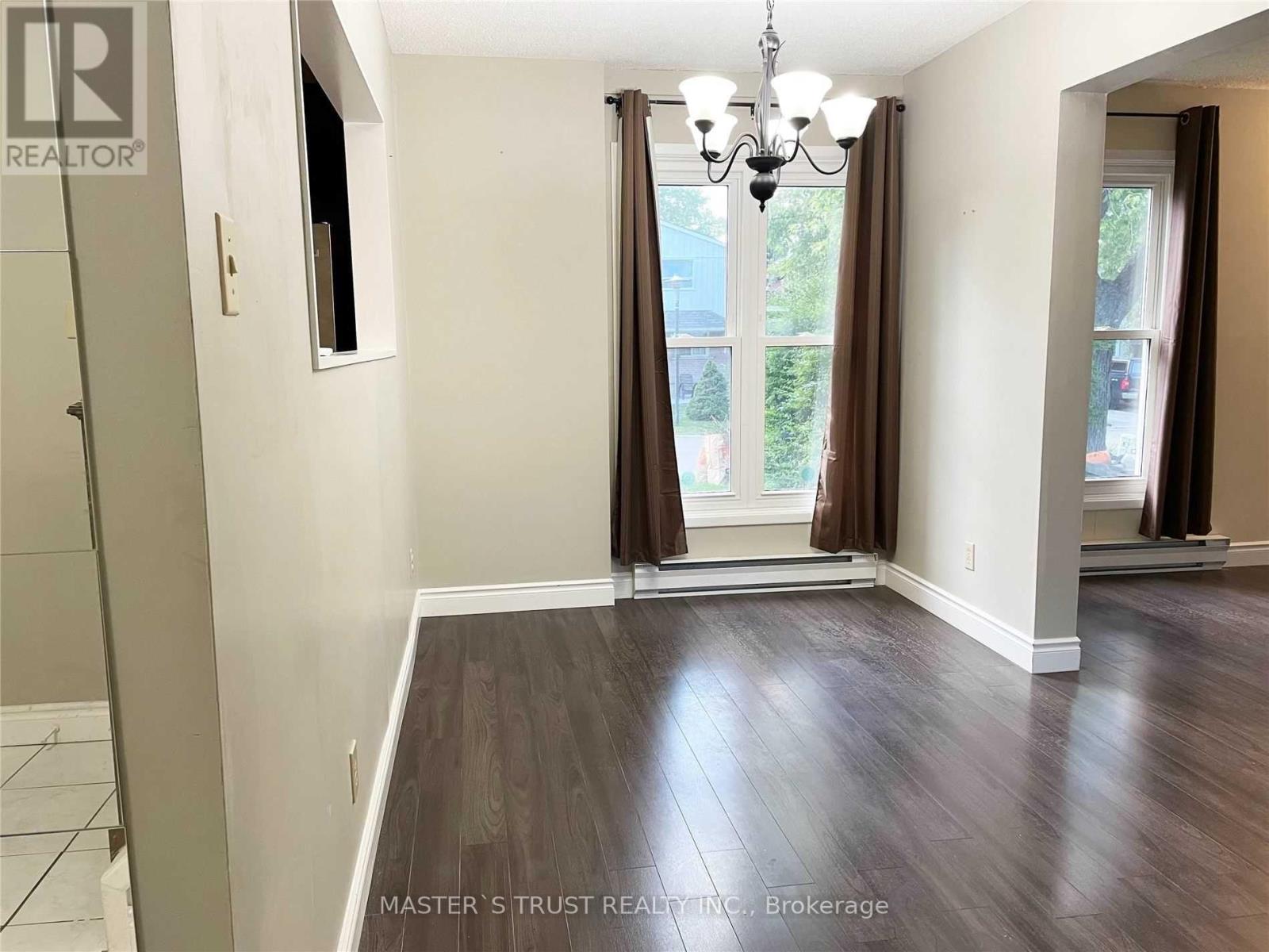4 Gatsby Square, Brampton, Ontario  L6S 2H4 - Photo 4 - W12439088
