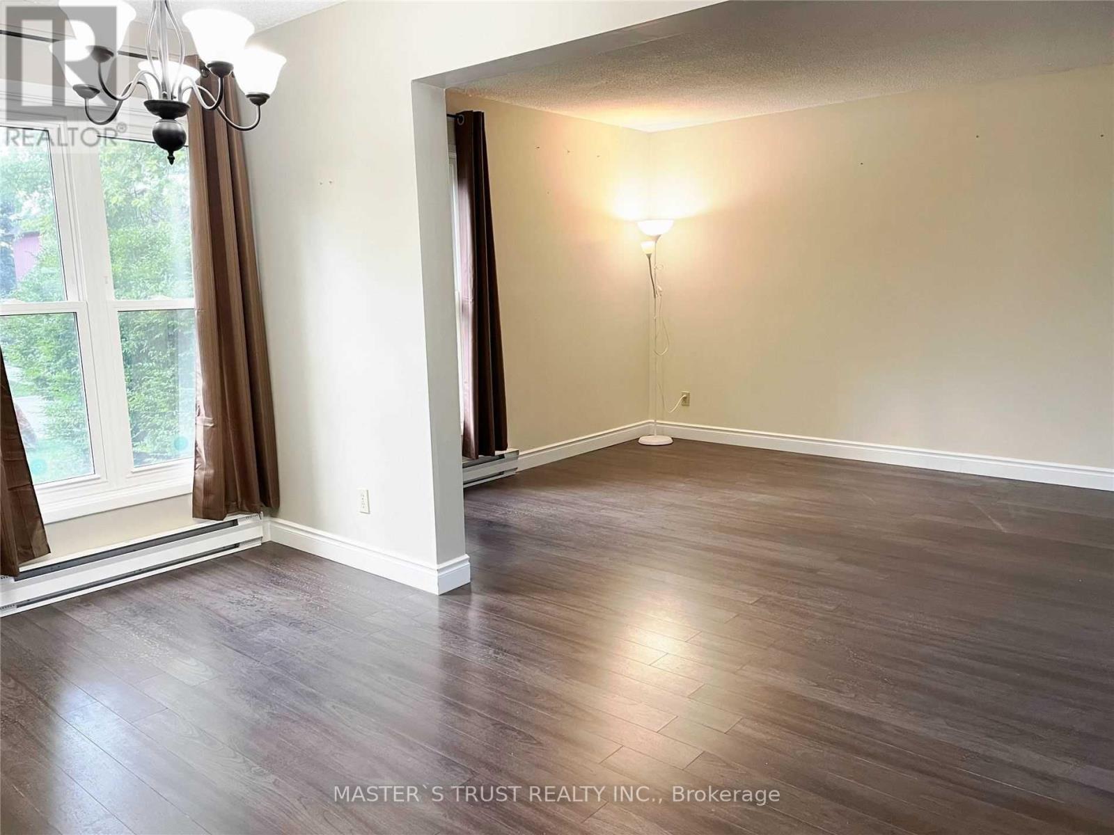 4 Gatsby Square, Brampton, Ontario  L6S 2H4 - Photo 5 - W12439088