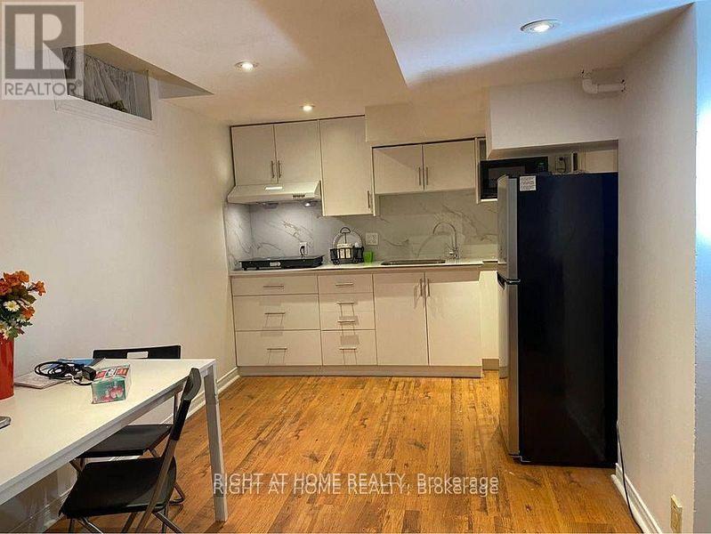 3158 Mccarron Crescent E, Mississauga, Ontario  L5N 3H5 - Photo 16 - W12439098