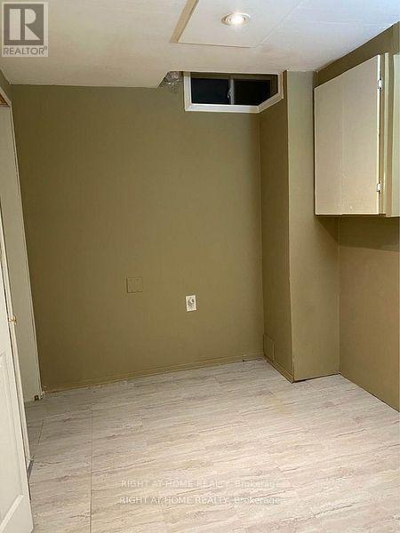 3158 Mccarron Crescent E, Mississauga, Ontario  L5N 3H5 - Photo 17 - W12439098