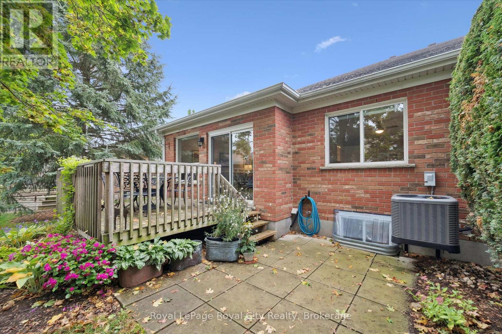 11 Magnolia Lane, Guelph, Ontario  N1G 4X7 - Photo 36 - X12439131