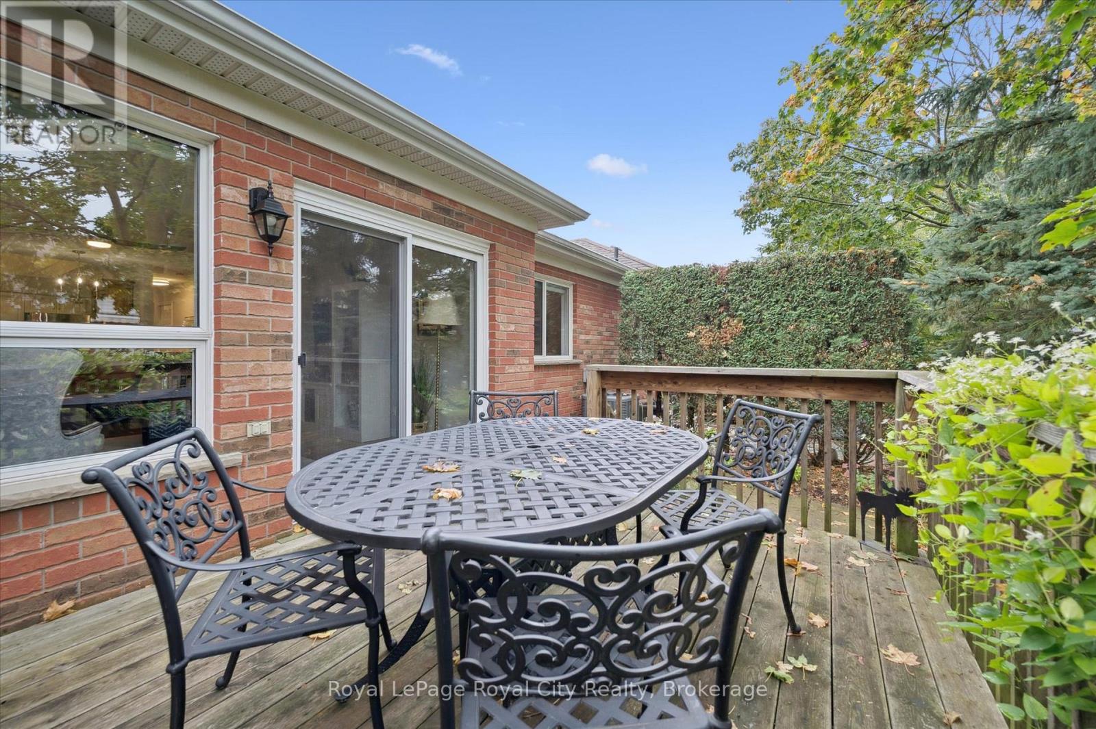 11 Magnolia Lane, Guelph, Ontario  N1G 4X7 - Photo 38 - X12439131