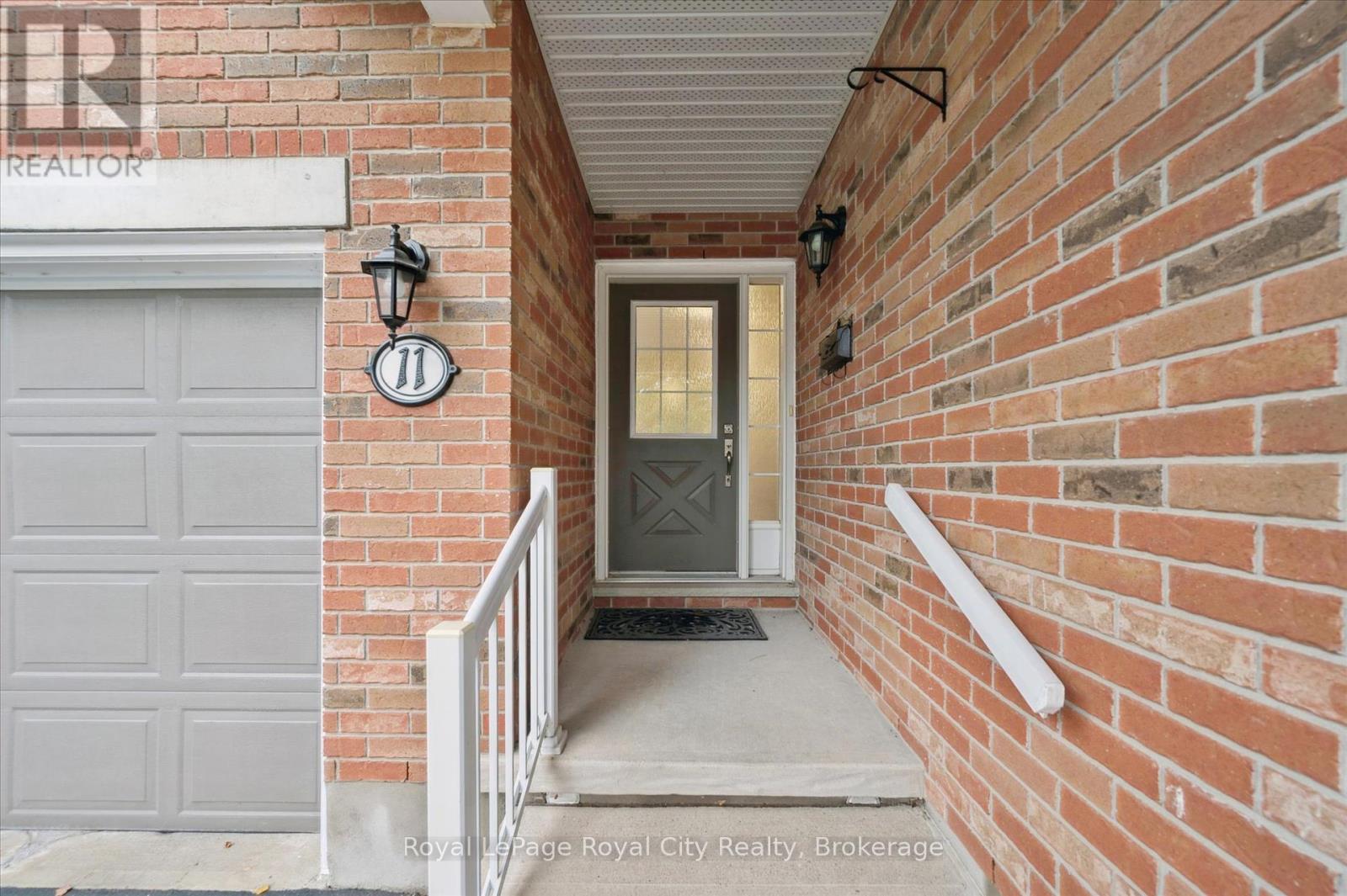11 Magnolia Lane, Guelph, Ontario  N1G 4X7 - Photo 5 - X12439131