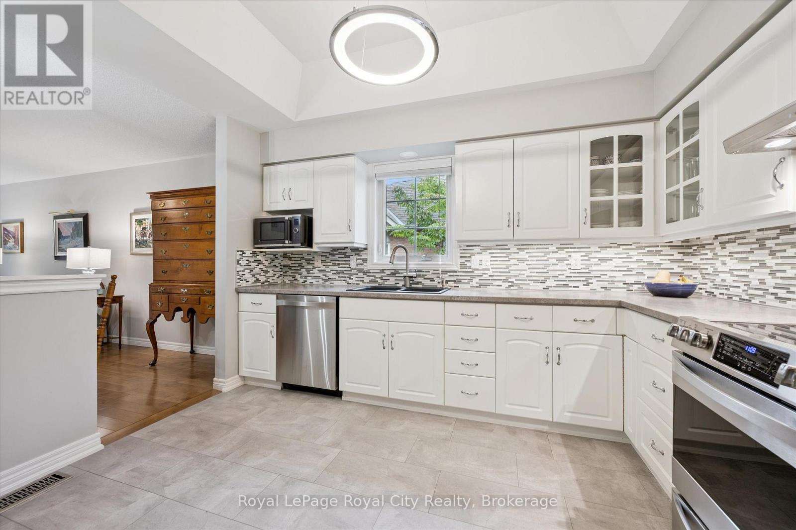 11 Magnolia Lane, Guelph, Ontario  N1G 4X7 - Photo 9 - X12439131