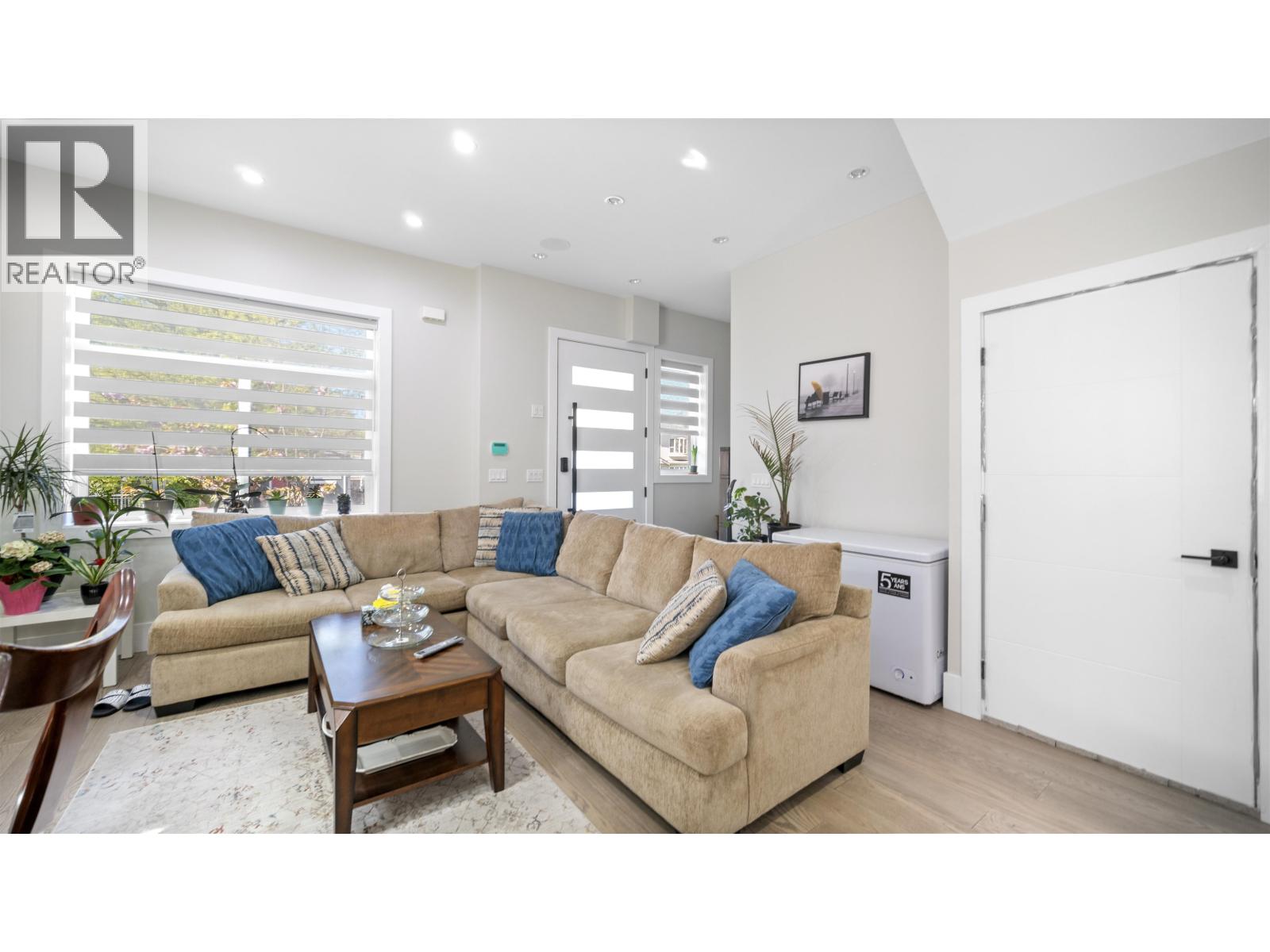 6414 Chester Street, Vancouver, British Columbia  V5W 3C3 - Photo 6 - R3054326