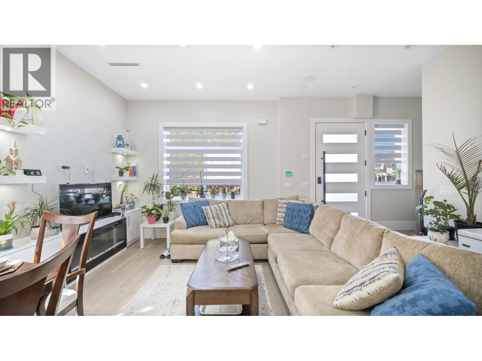 6414 Chester Street, Vancouver, British Columbia  V5W 3C3 - Photo 4 - R3054326