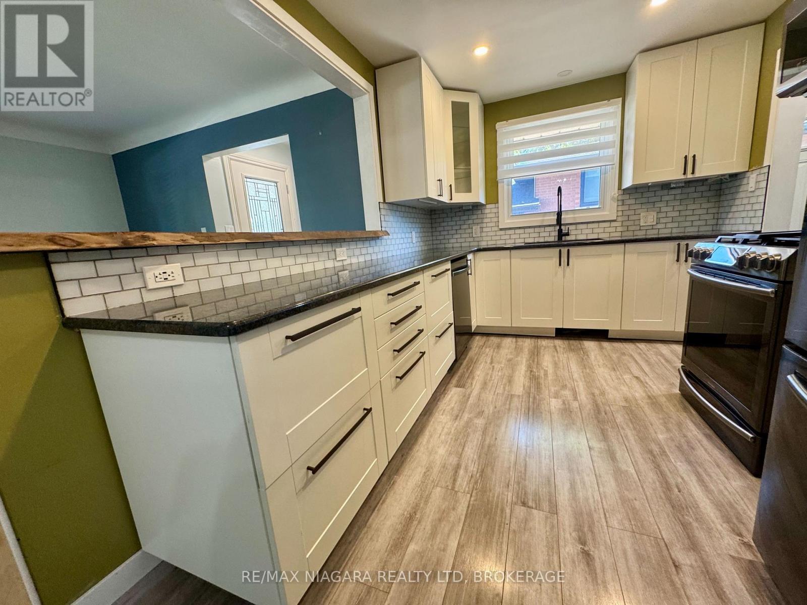 8 Lakehurst Drive, St. Catharines, Ontario  L2N 4C2 - Photo 4 - X12439119