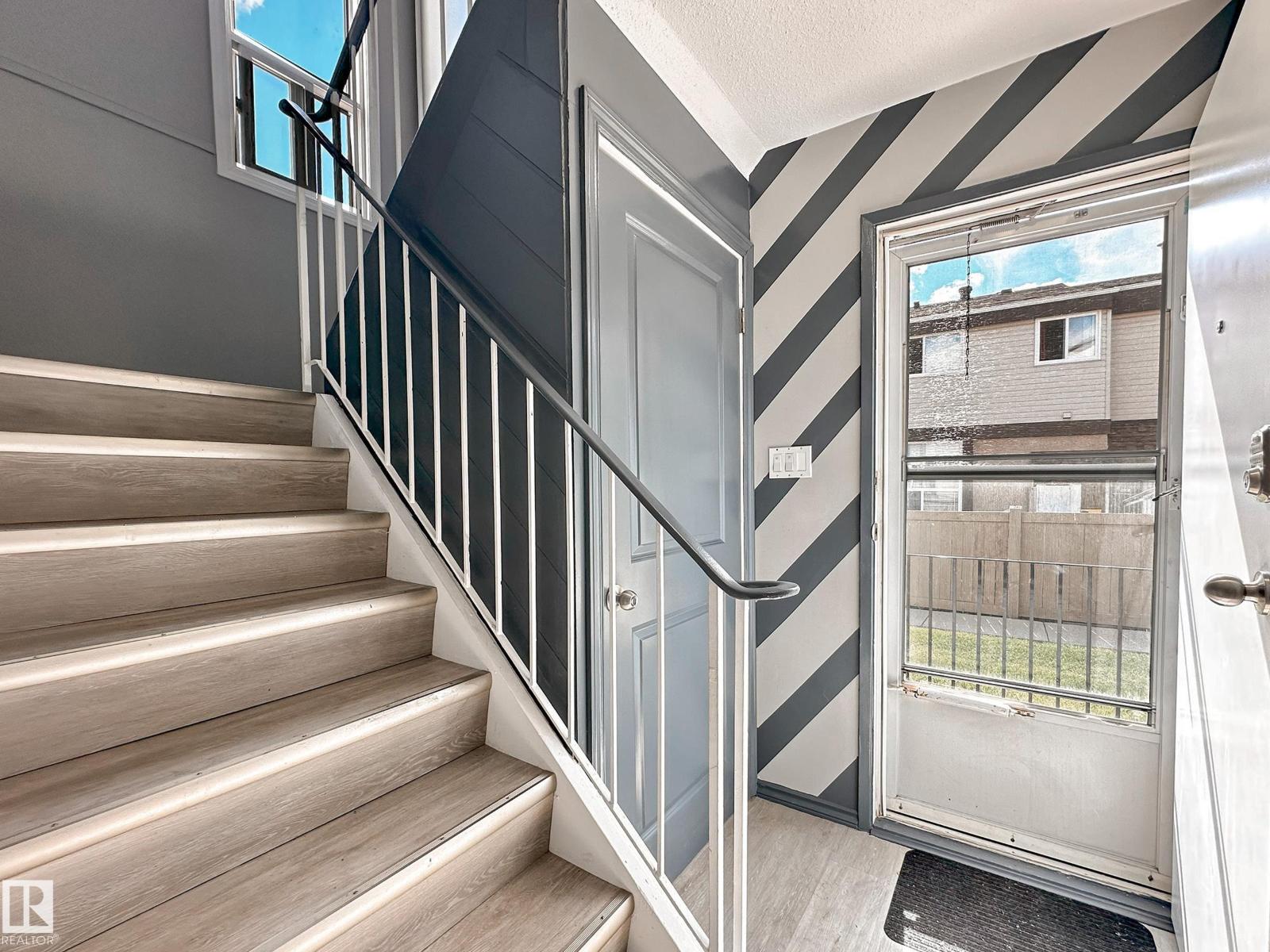 858 Erin Pl Nw, Edmonton, Alberta  T5T 1M6 - Photo 4 - E4460356