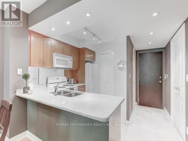 510 - 38 William Carson Crescent, Toronto, Ontario  M2P 2H2 - Photo 8 - C12439116