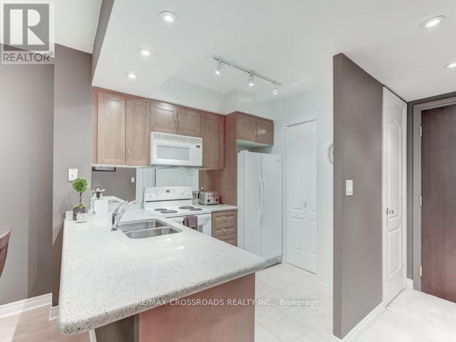 510 - 38 William Carson Crescent, Toronto, Ontario  M2P 2H2 - Photo 9 - C12439116