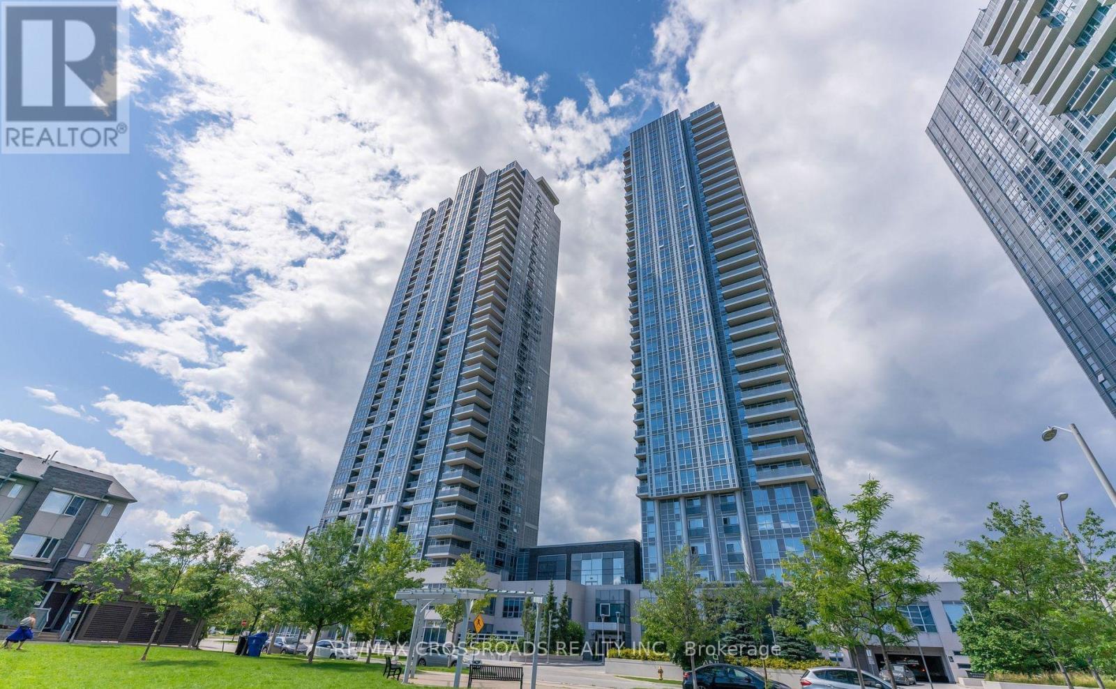 1722 - 275 VILLAGE GREEN SQUARE, Toronto, Ontario