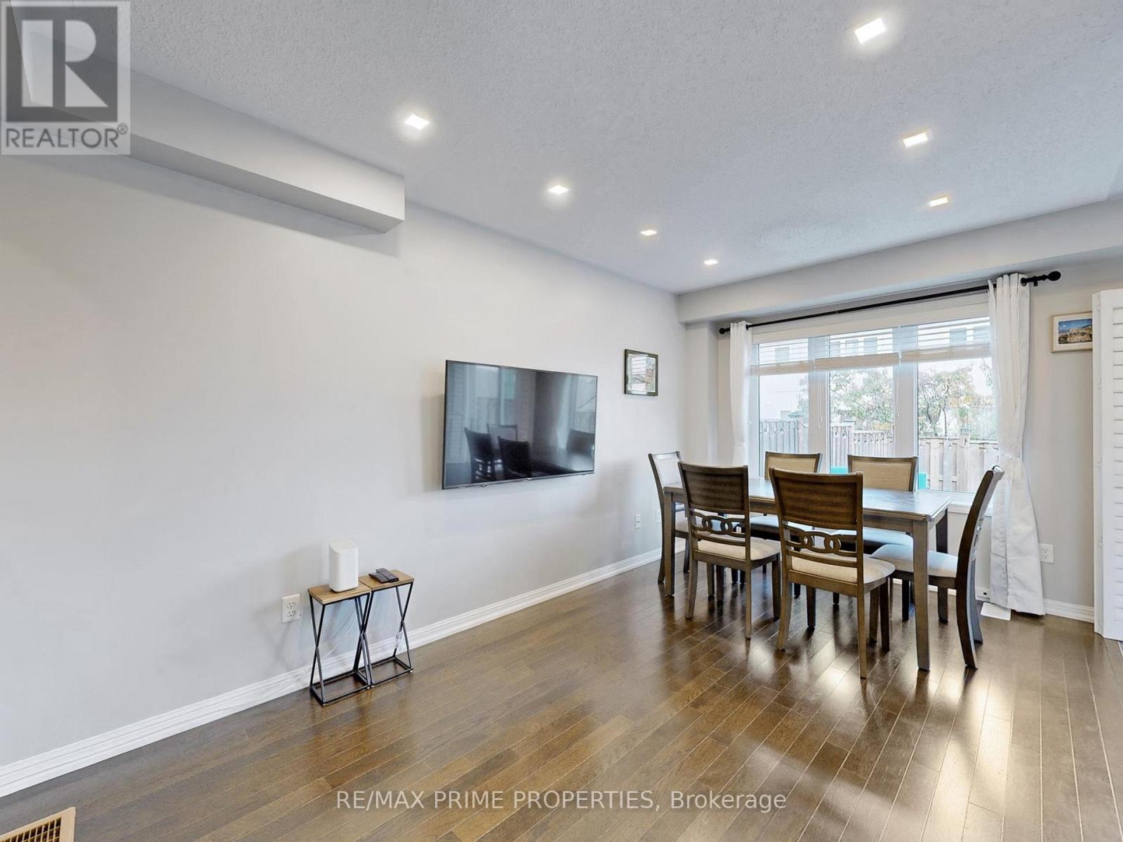 5 Dykstra Lane, Clarington (Bowmanville), Ontario  L1C 0K7 - Photo 3 - E12439134