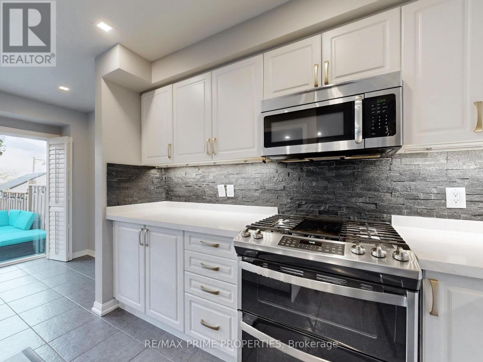 5 Dykstra Lane, Clarington (Bowmanville), Ontario  L1C 0K7 - Photo 9 - E12439134